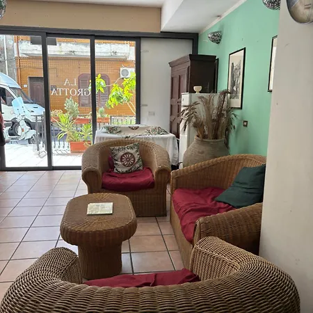 La Grotta *